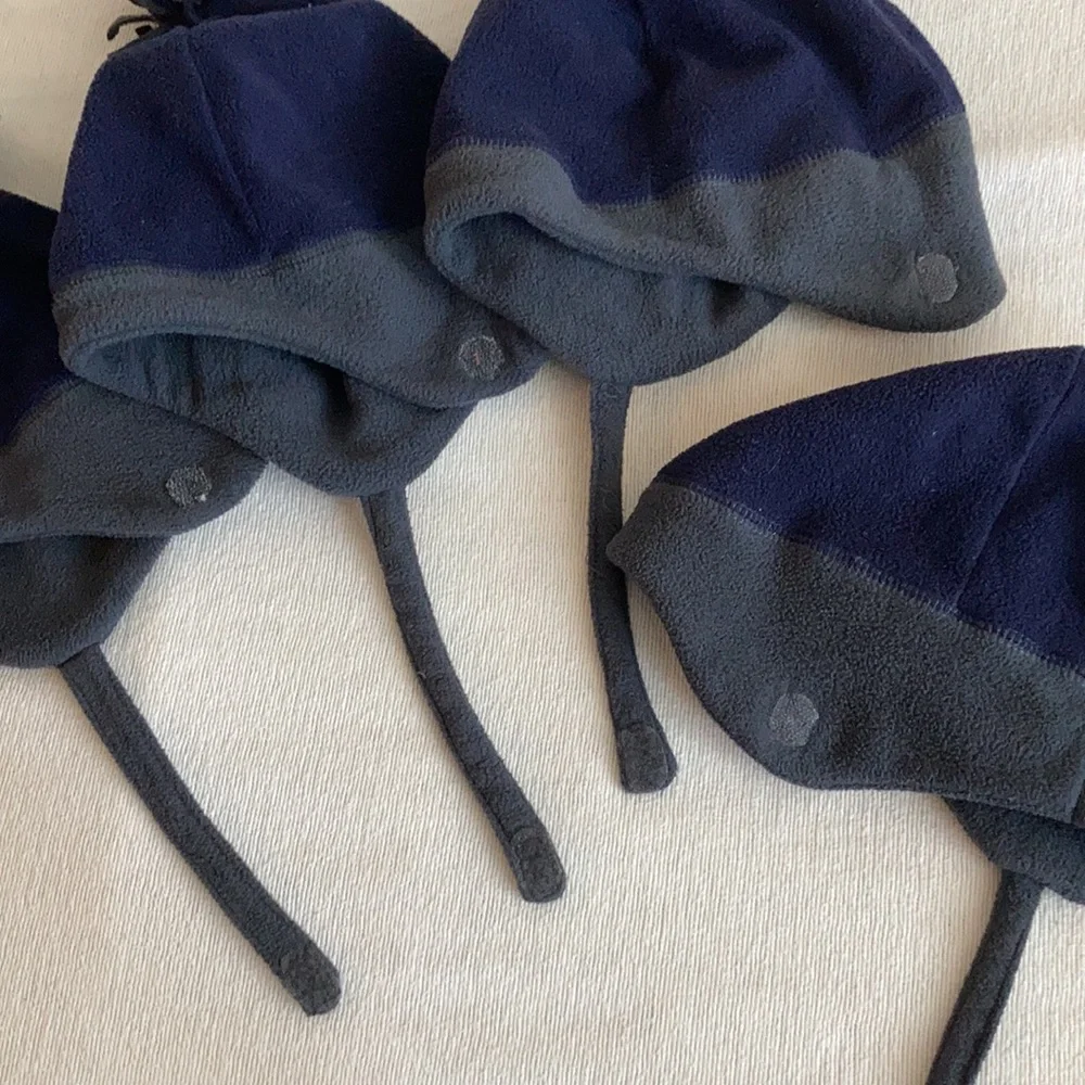 PLACE 4 matching hats